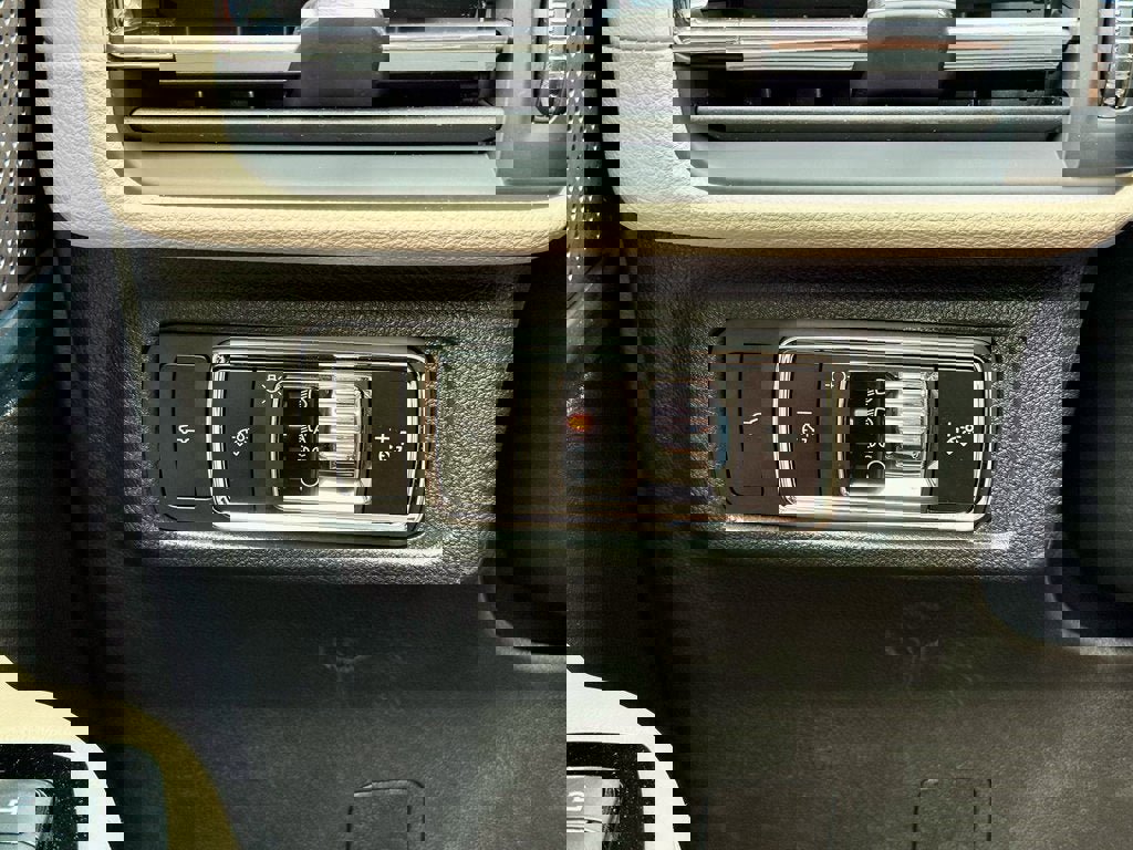 New 2025 Lincoln Corsair AWD w/ Equipment Group 101A image 29