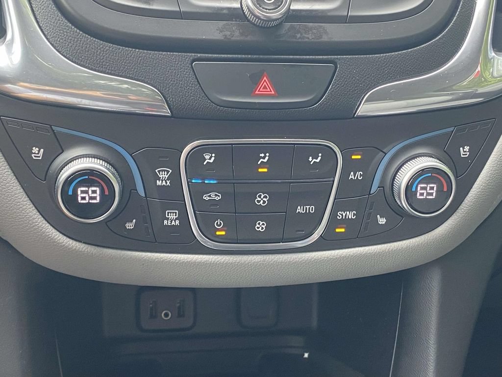 Used 2018 Chevrolet Equinox Premier FWD image 30