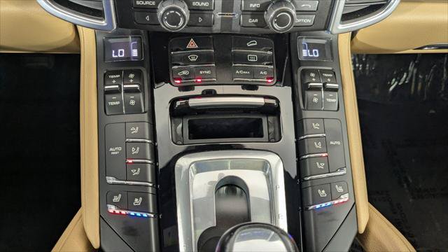 Used 2016 Porsche Cayenne w/ Premium Package AWD/4WD image 27