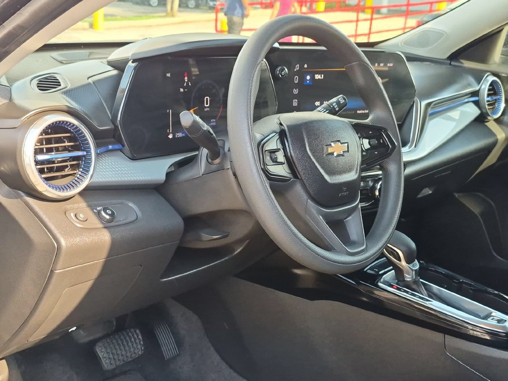 Used 2026 Chevrolet Trax LT FWD image 15