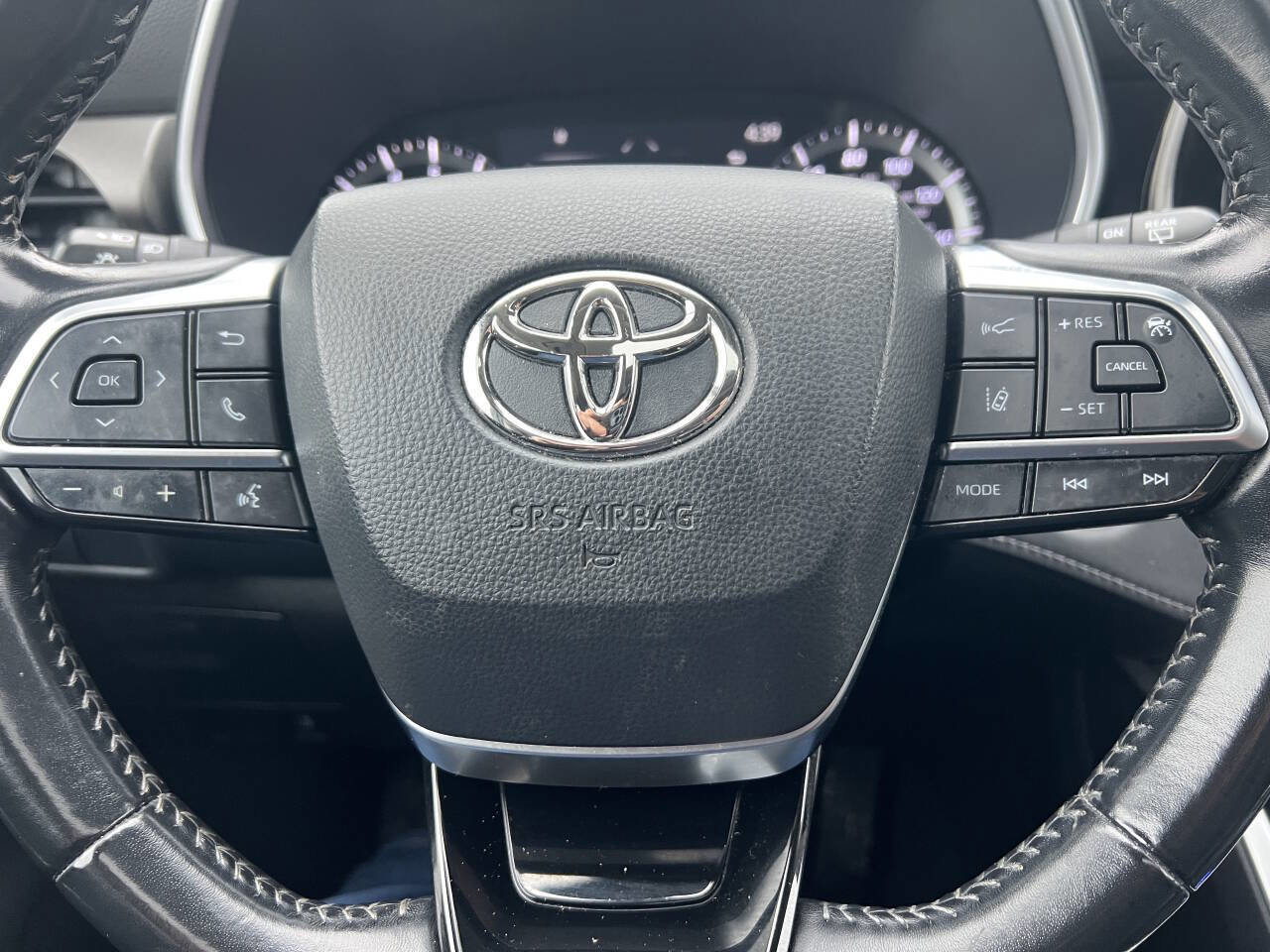 Used 2021 Toyota Highlander XLE image 19