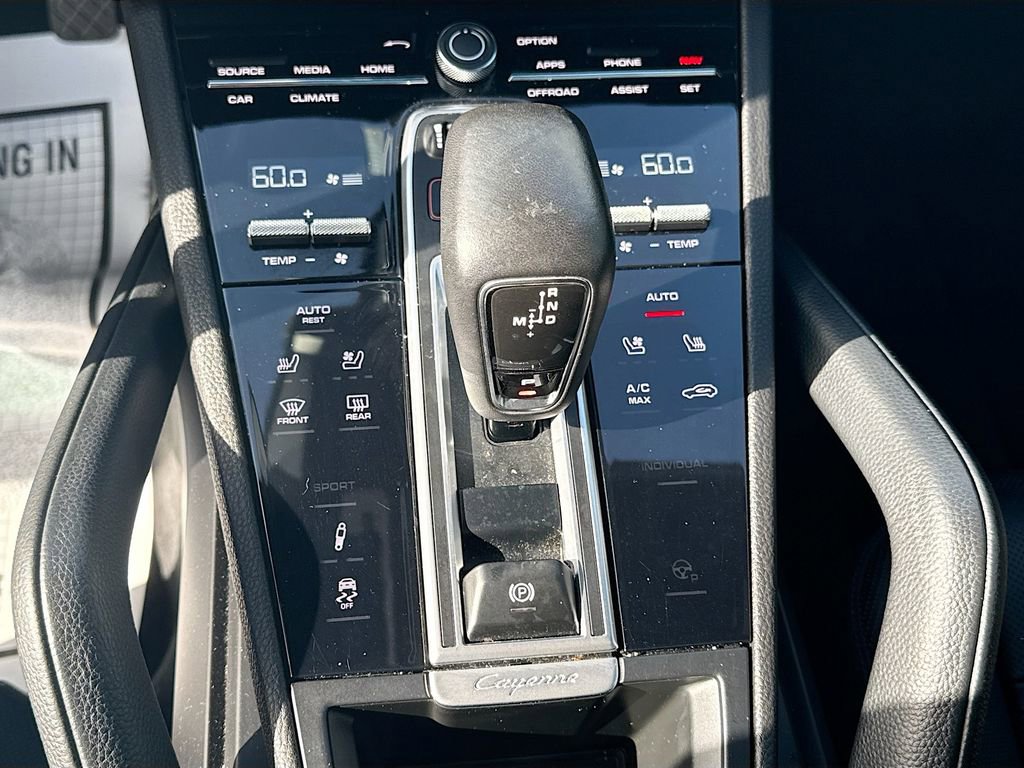 Used 2023 Porsche Cayenne Platinum Edition image 18