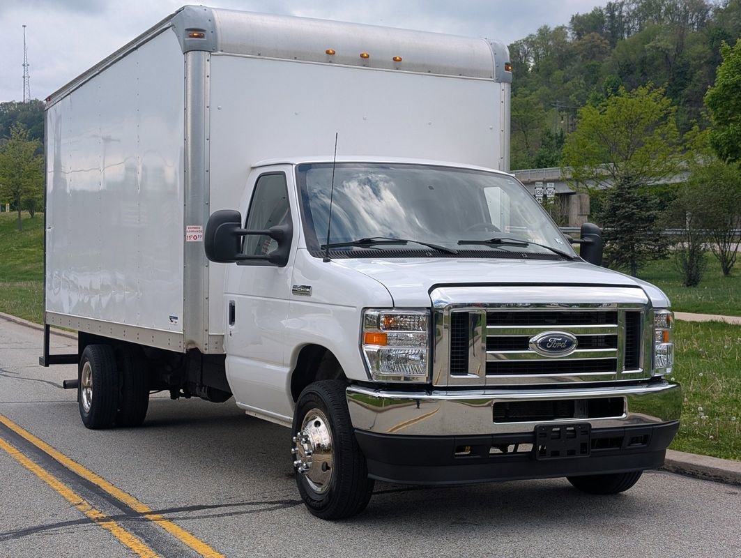 Used 2023 Ford E-450 and Econoline 450 Super Duty w/ Power Windows & Locks Group RWD image 1