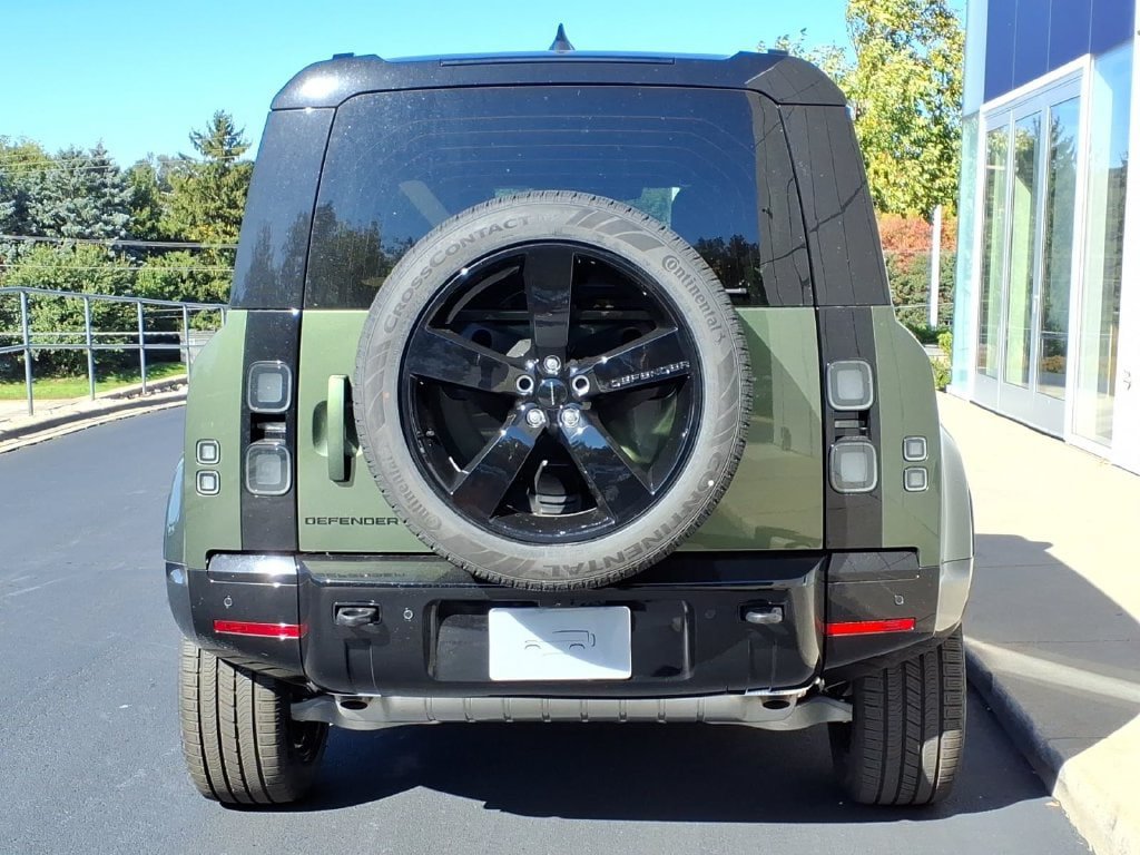 New 2026 Land Rover Defender 110 X-Dynamic SE AWD/4WD image 4