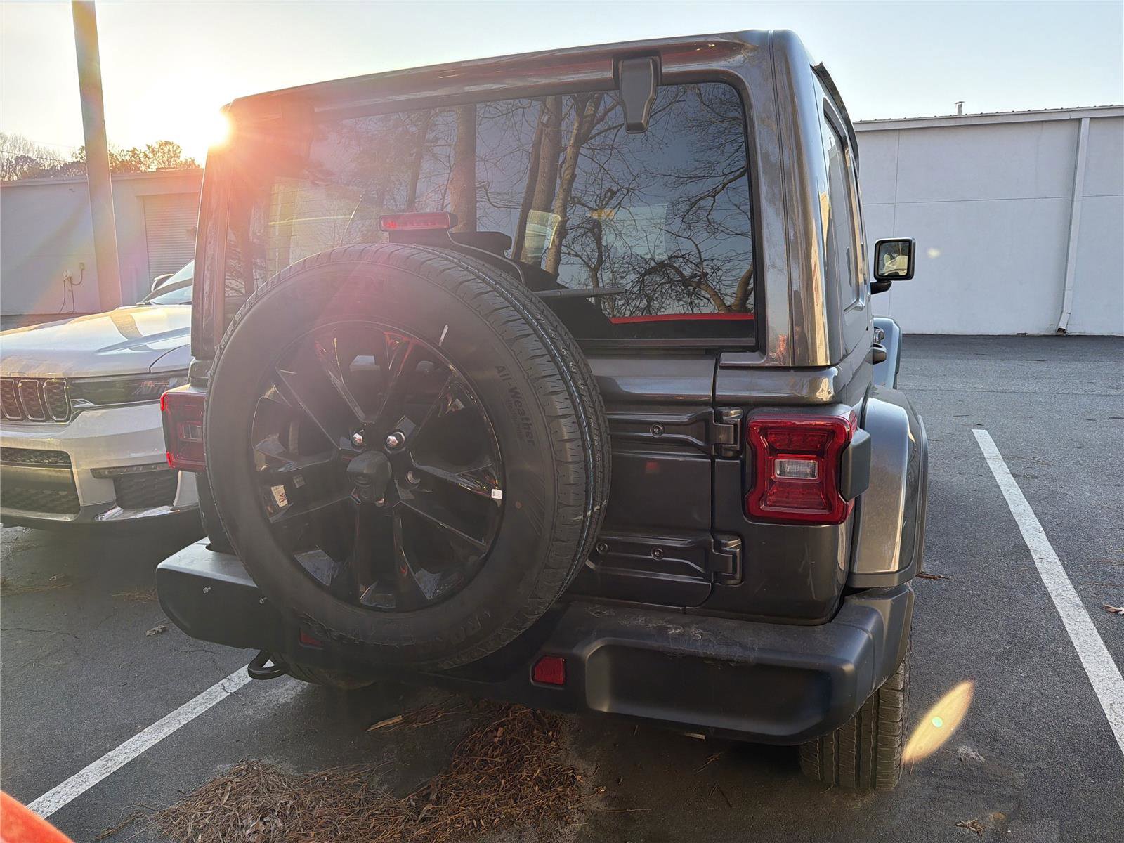 Used 2025 Jeep Wrangler Sahara image 7