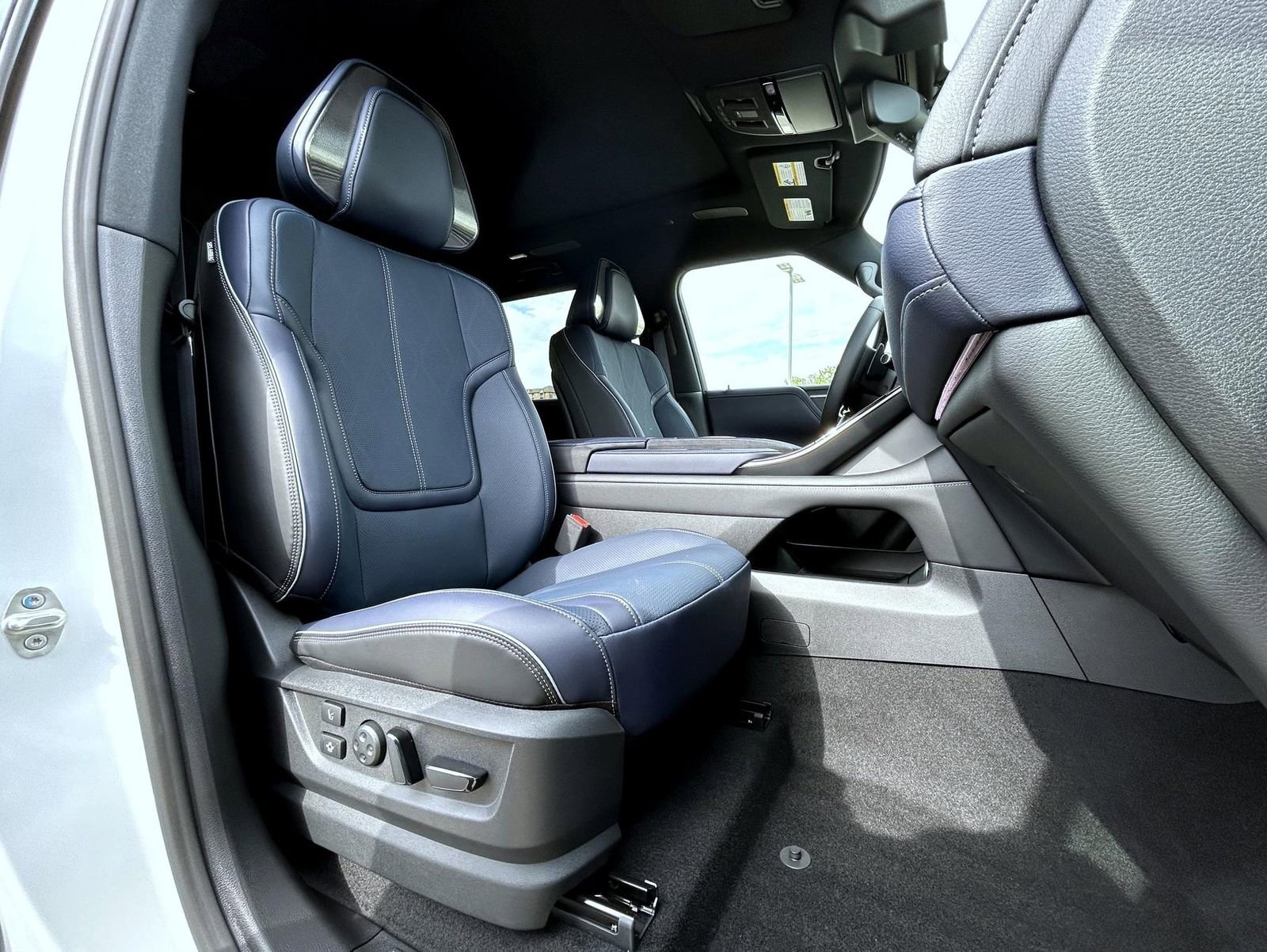 New 2026 INFINITI QX80 4WD image 15
