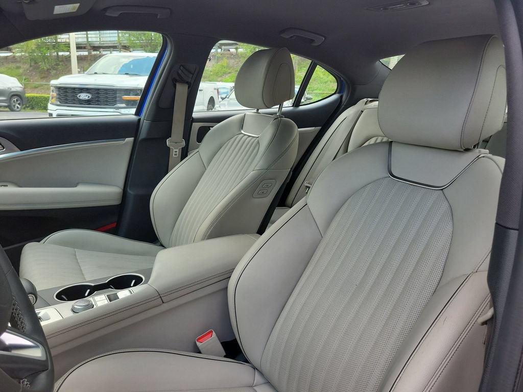 Used 2022 Genesis G70 3.3T RWD image 21