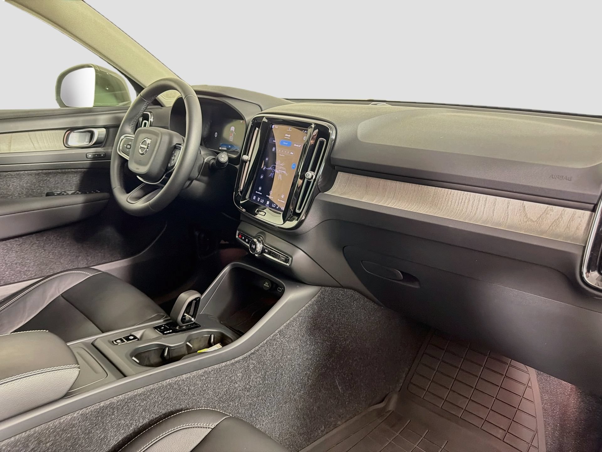 Certified 2024 Volvo XC40 B5 Core w/ Protection Package Premier AWD/4WD image 27