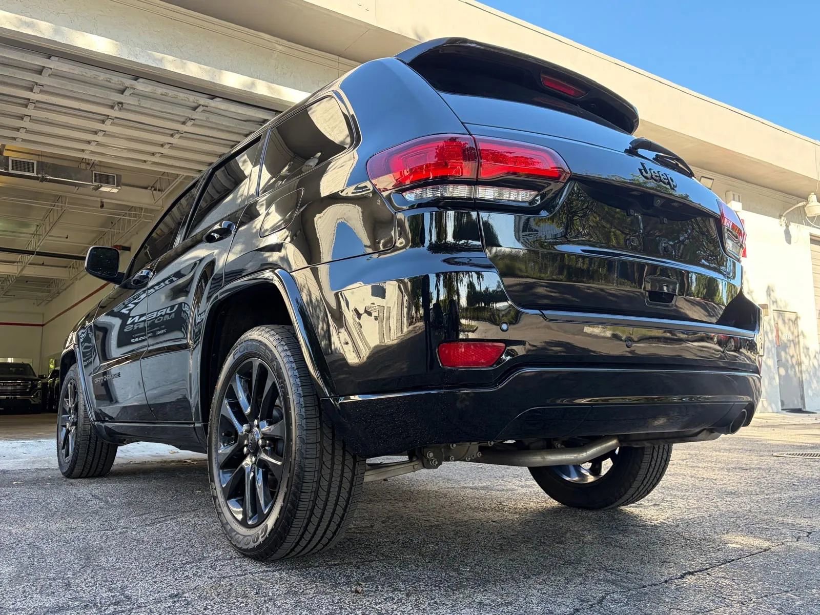 Used 2021 Jeep Grand Cherokee Laredo X RWD image 11