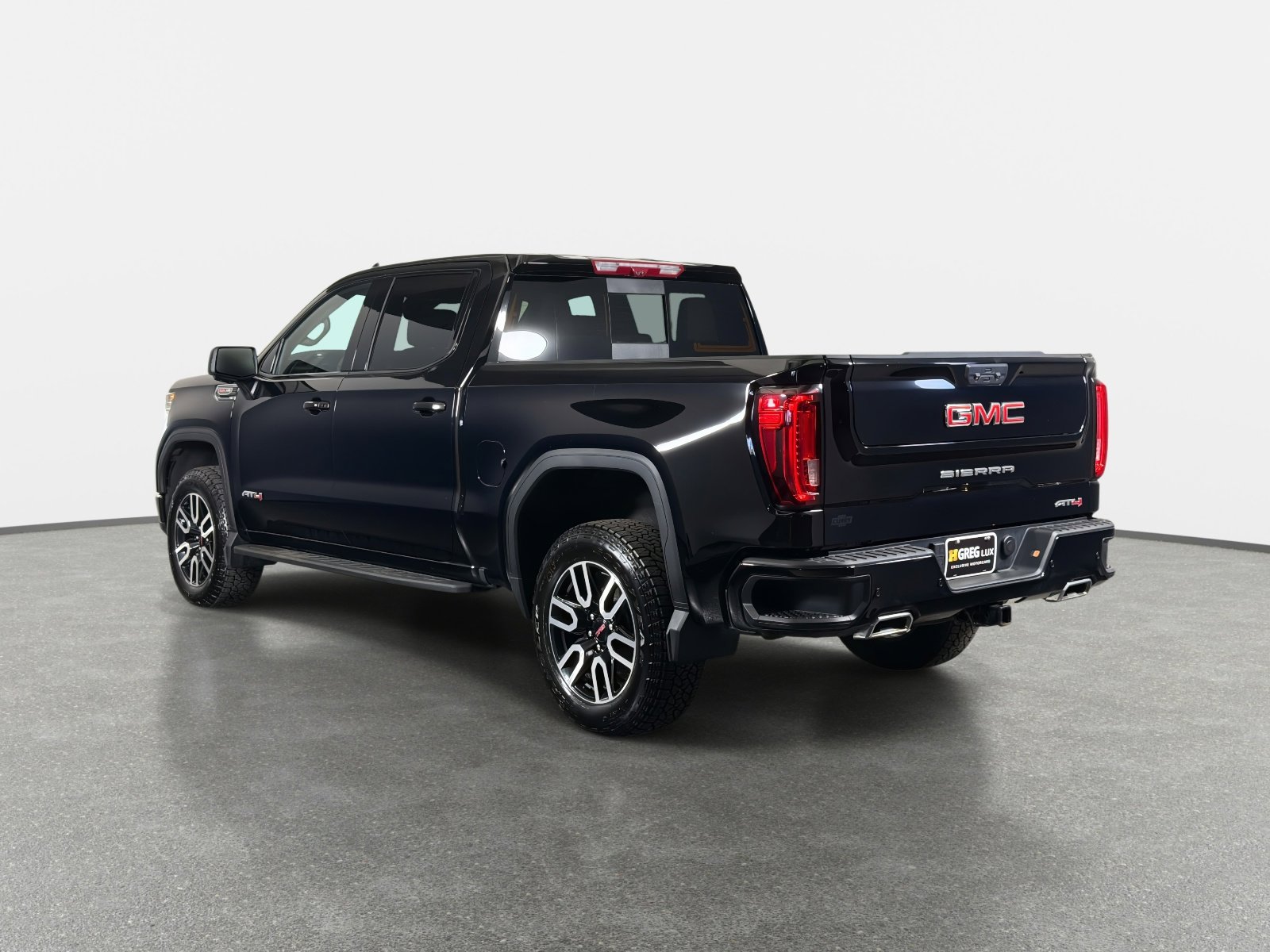 Used 2024 GMC Sierra 1500 AT4 w/ Technology Package AWD/4WD image 5