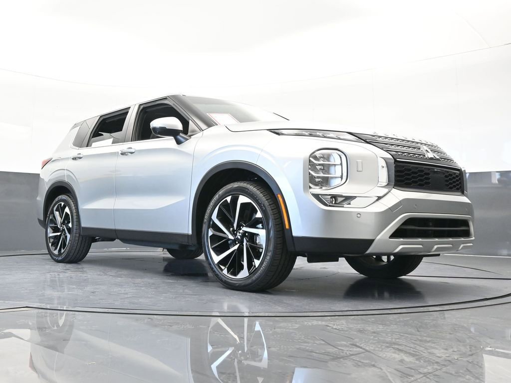 Used 2022 Mitsubishi Outlander SE image 73