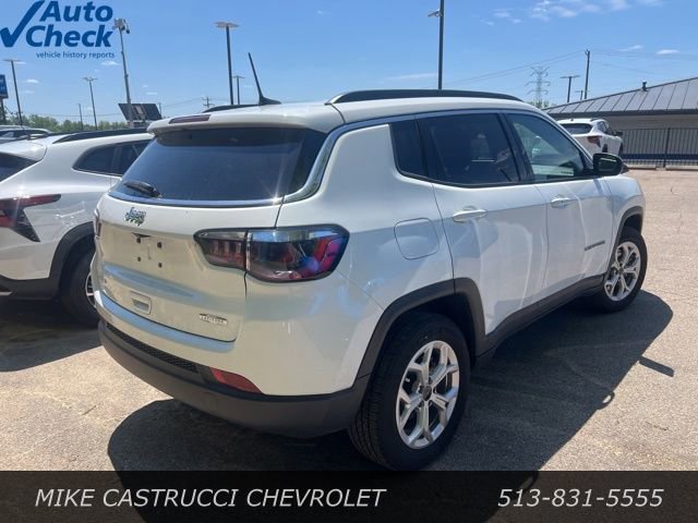 Used 2025 Jeep Compass Latitude AWD/4WD image 3