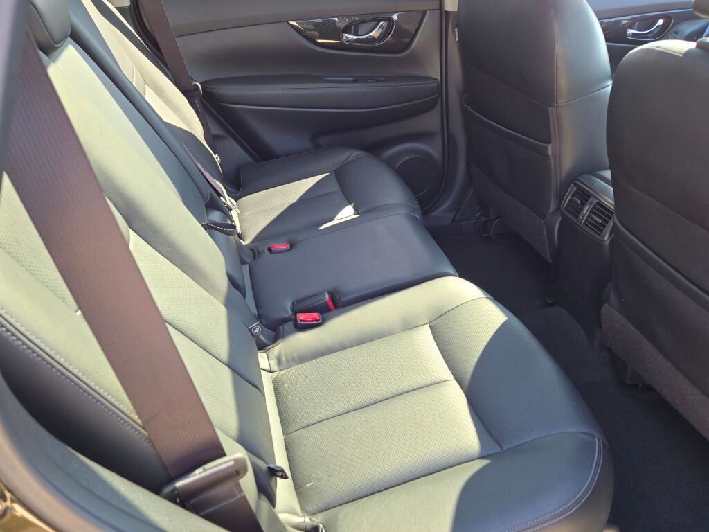 Used 2017 Nissan Rogue SL w/ SL Premium Package image 10