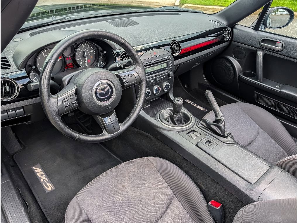 Used 2015 MAZDA MX-5 Miata Club RWD image 24