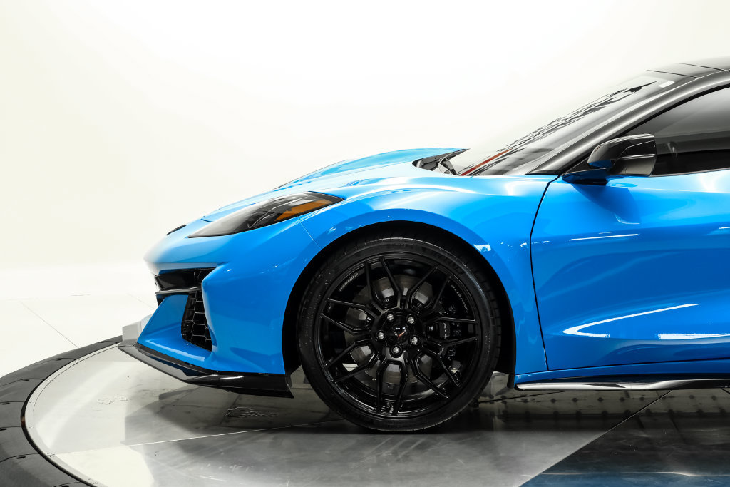 Used 2025 Chevrolet Corvette Z06 RWD image 21