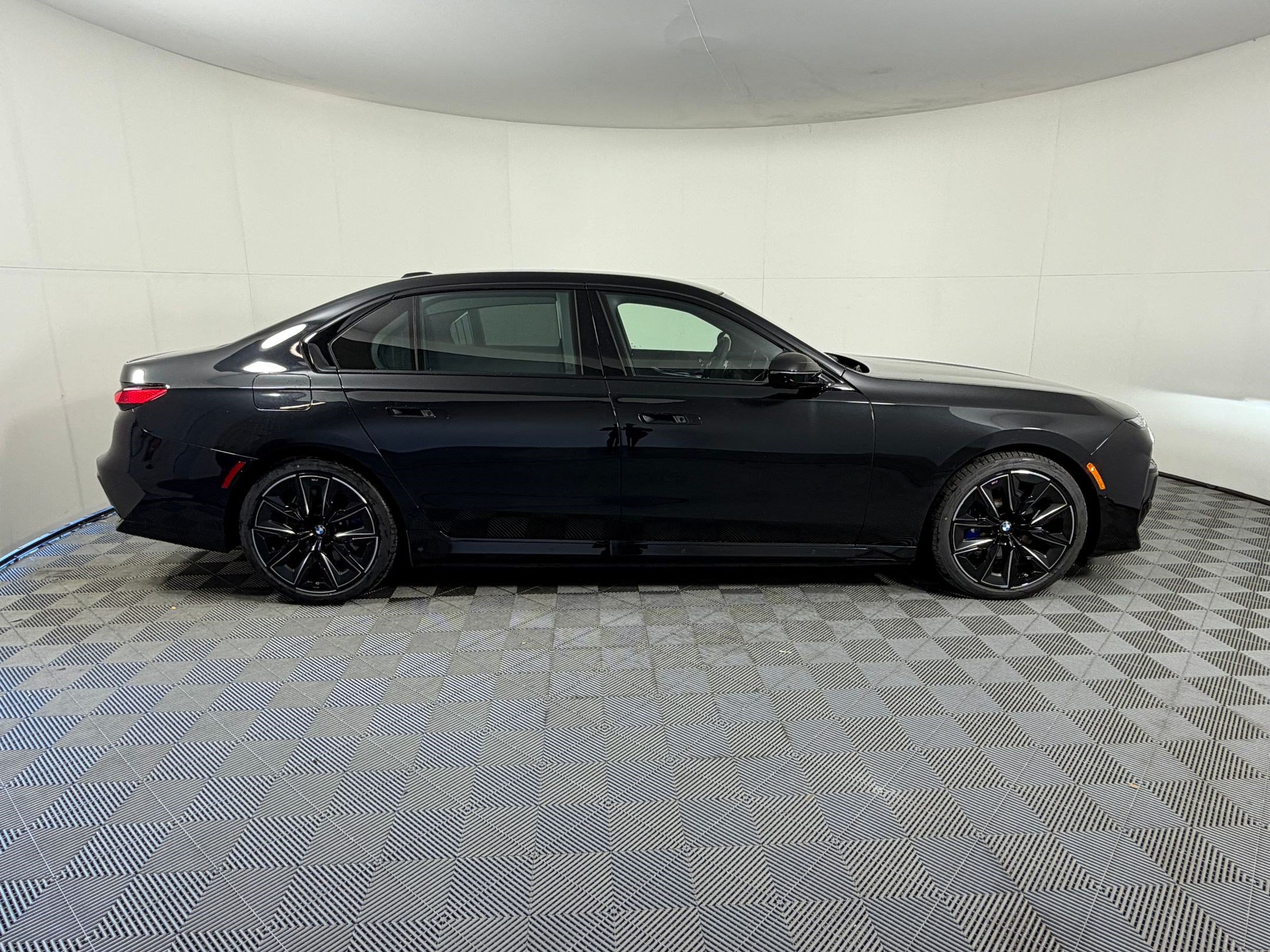 New 2026 BMW 750e xDrive w/ Executive Package AWD/4WD image 8