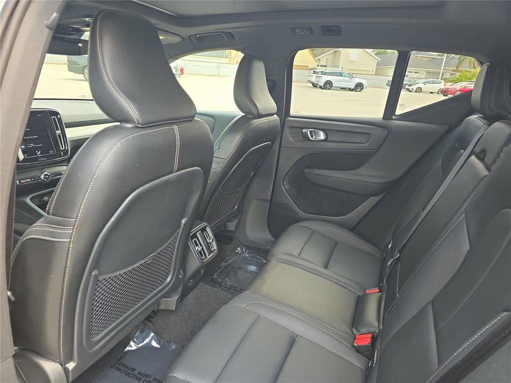 Used 2019 Volvo XC40 T5 Momentum image 11