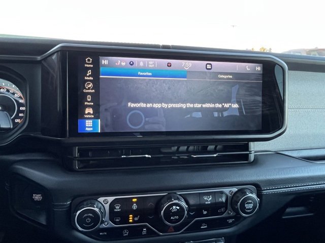 Used 2024 Jeep Wrangler Sahara image 39