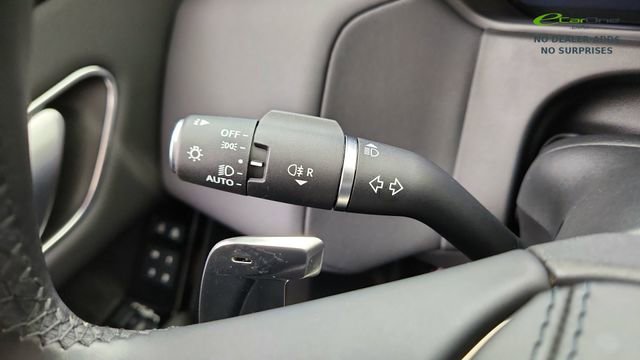 Used 2026 Land Rover Range Rover Velar S AWD/4WD image 40