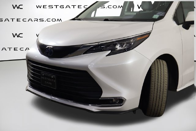 Used 2024 Toyota Sienna XLE AWD/4WD image 50