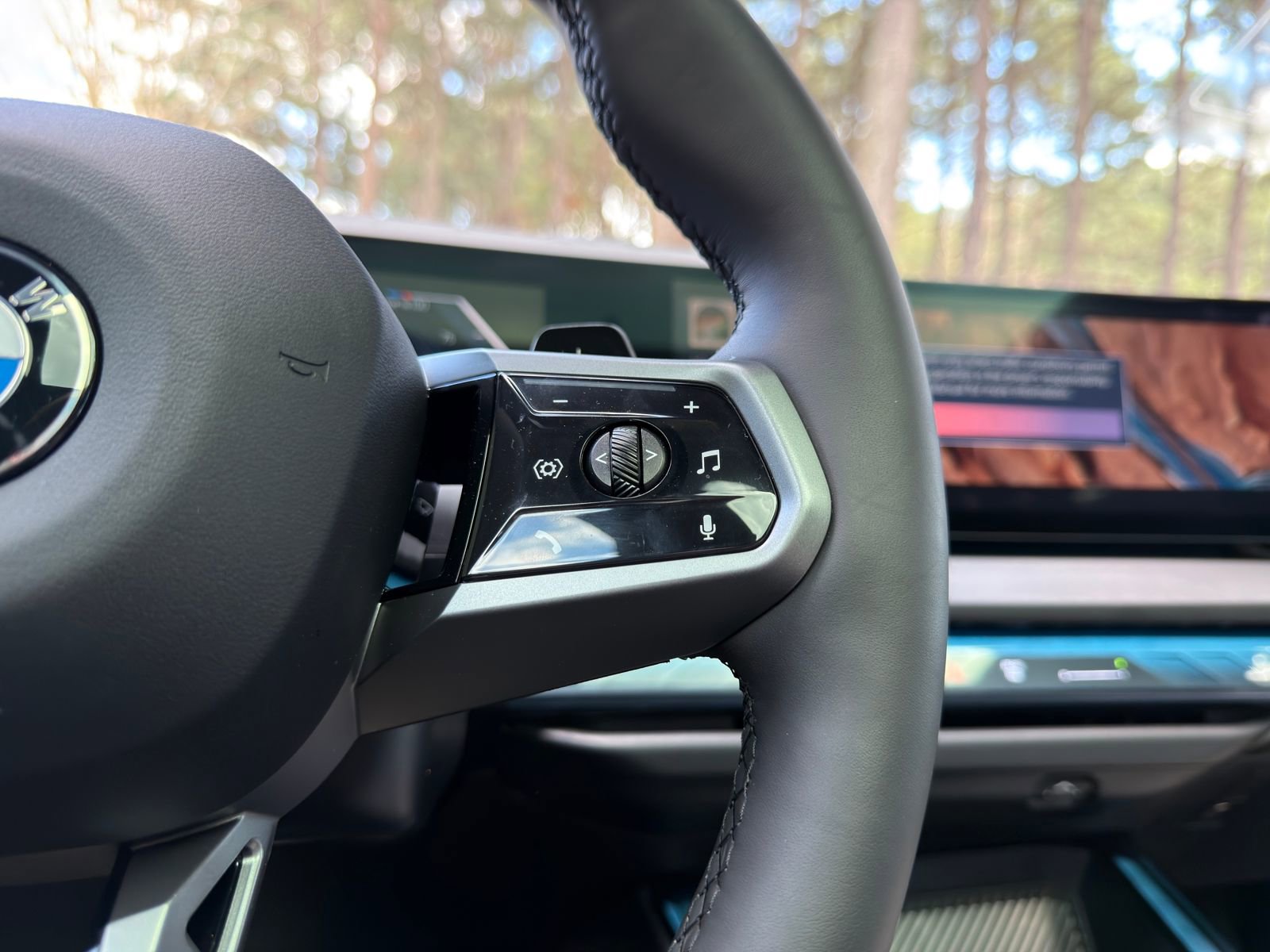 Certified 2025 BMW X3 xDrive30i w/ M Sport Package image 22