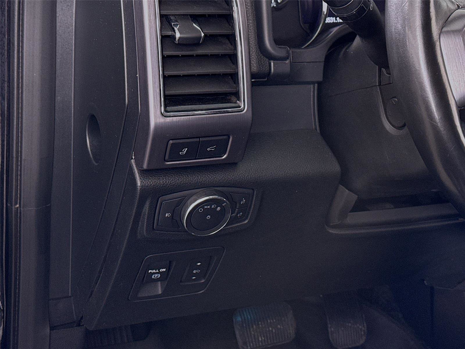 Used 2019 Ford Expedition Platinum image 4