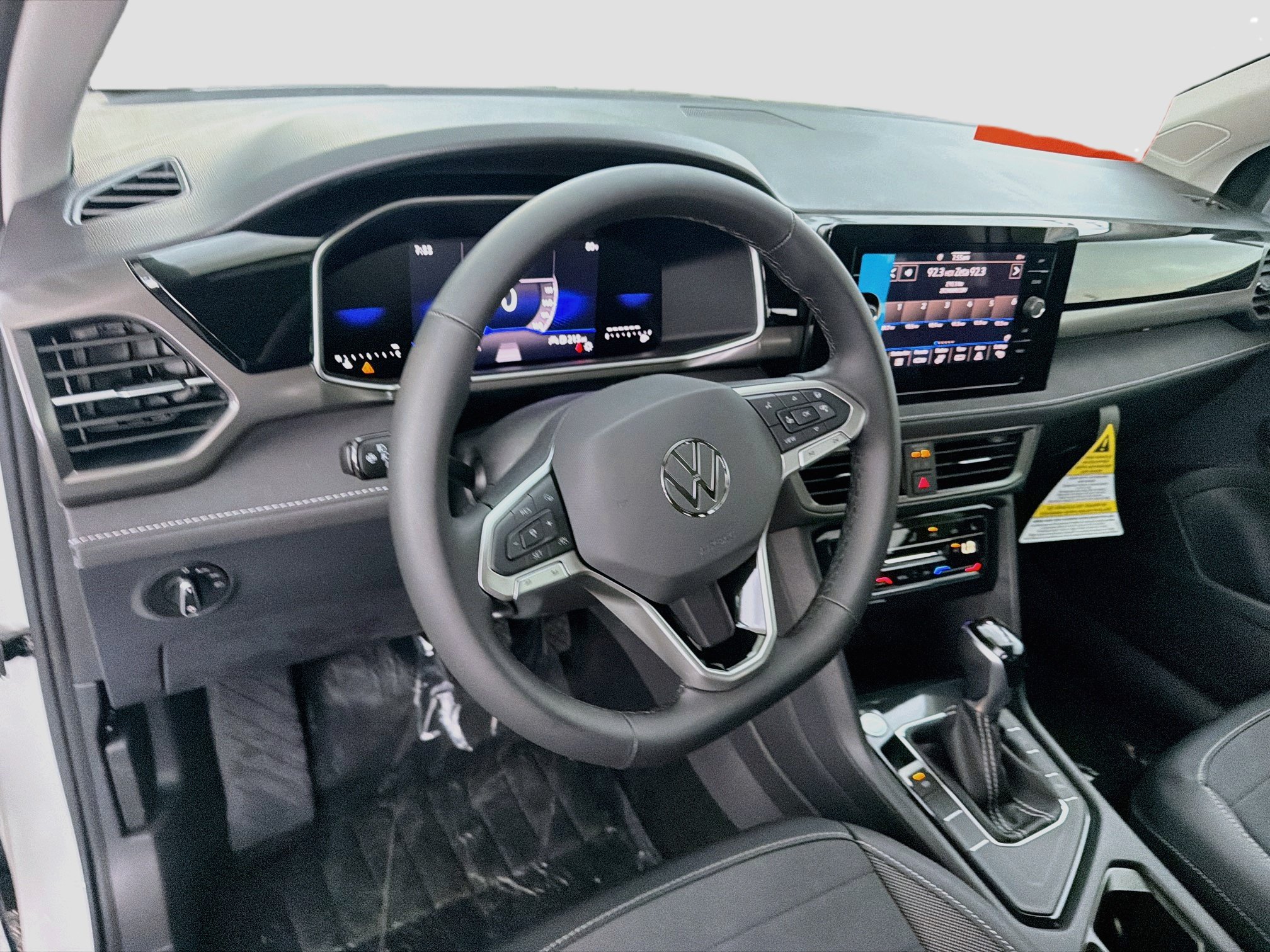 New 2026 Volkswagen Taos SE FWD image 17
