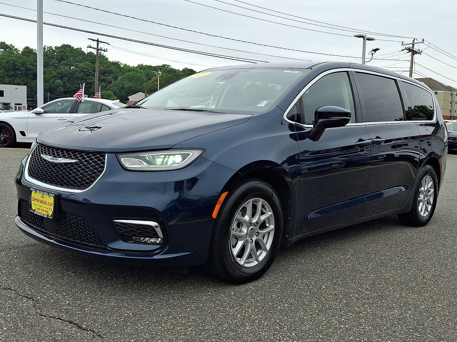 Certified 2023 Chrysler Pacifica Touring-L FWD image 3