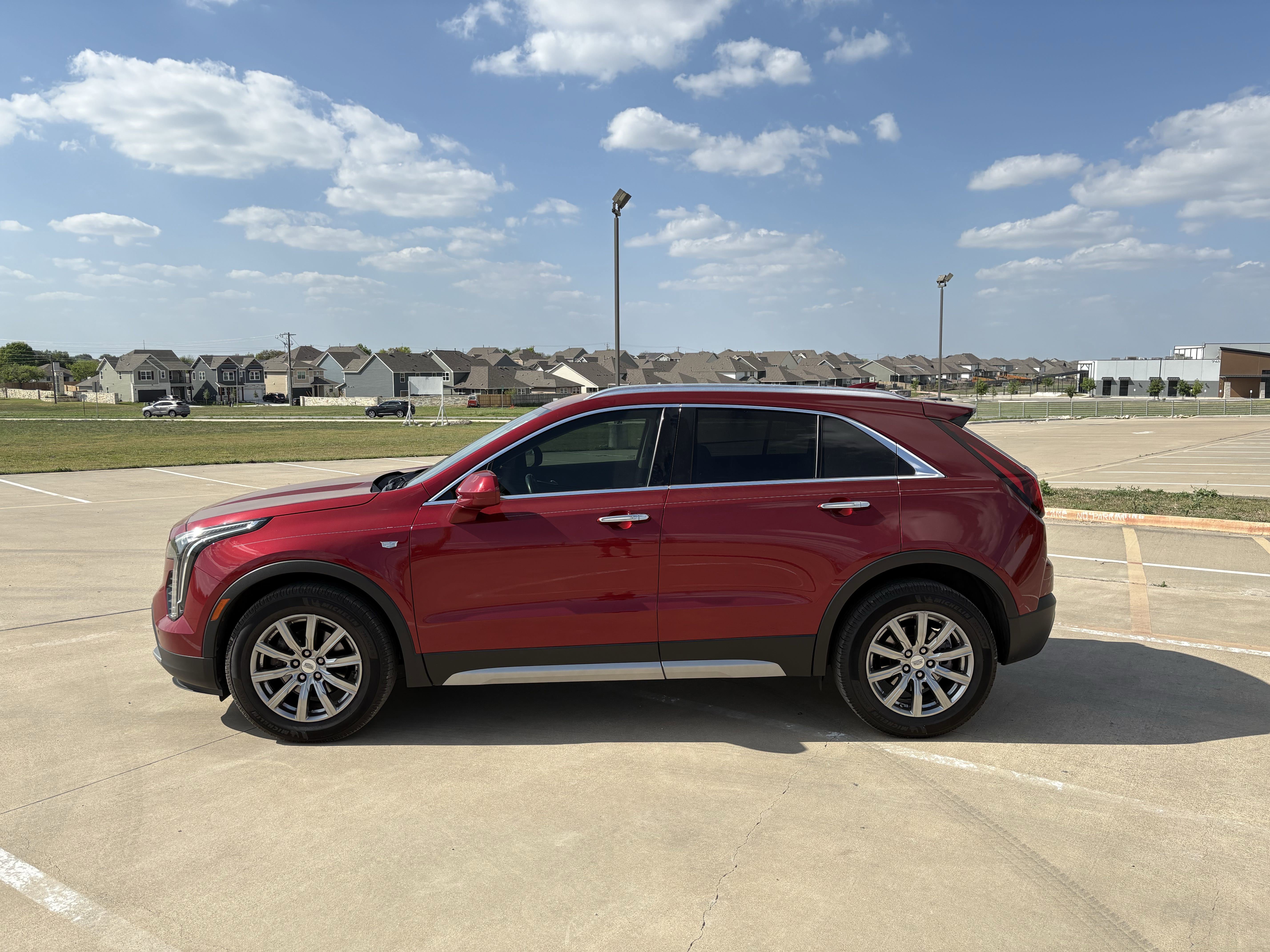 Used 2019 Cadillac XT4 Premium Luxury image 2