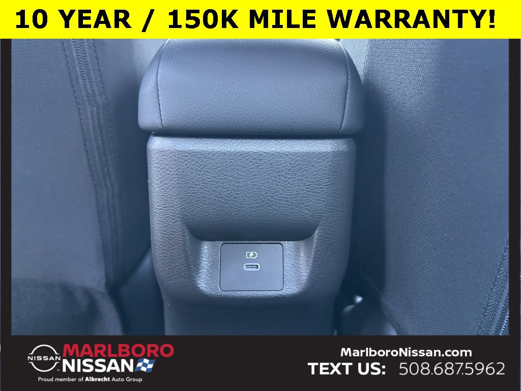 New 2025 Nissan Versa SR w/ Trunk Package image 17