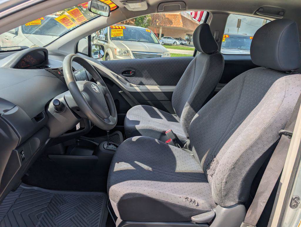 Used 2009 Toyota Yaris 2-Door Hatchback FWD image 9