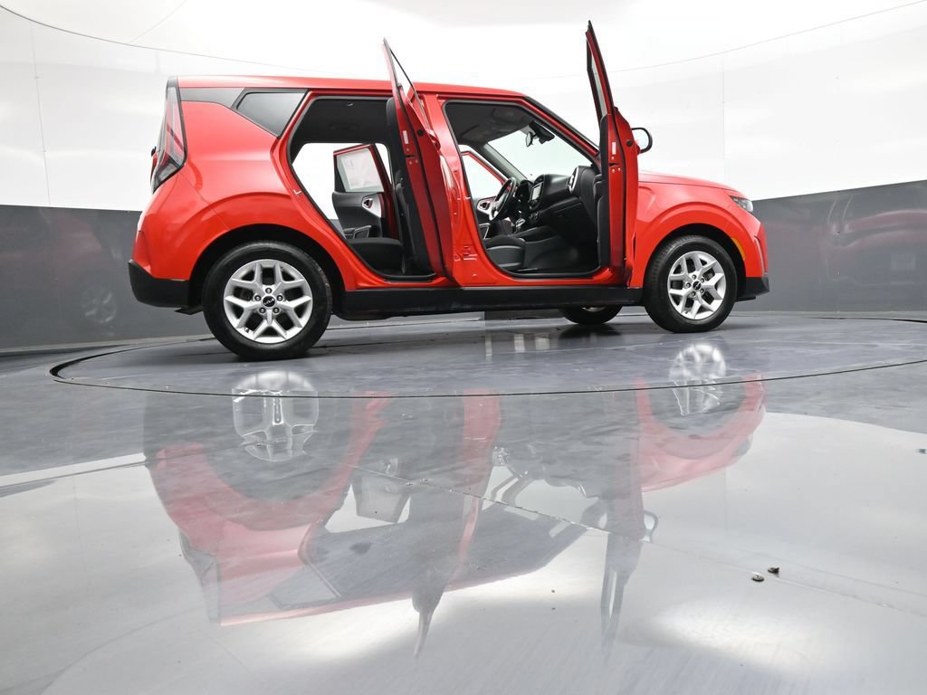 Certified 2023 Kia Soul LX w/ LX Technology Package FWD image 47
