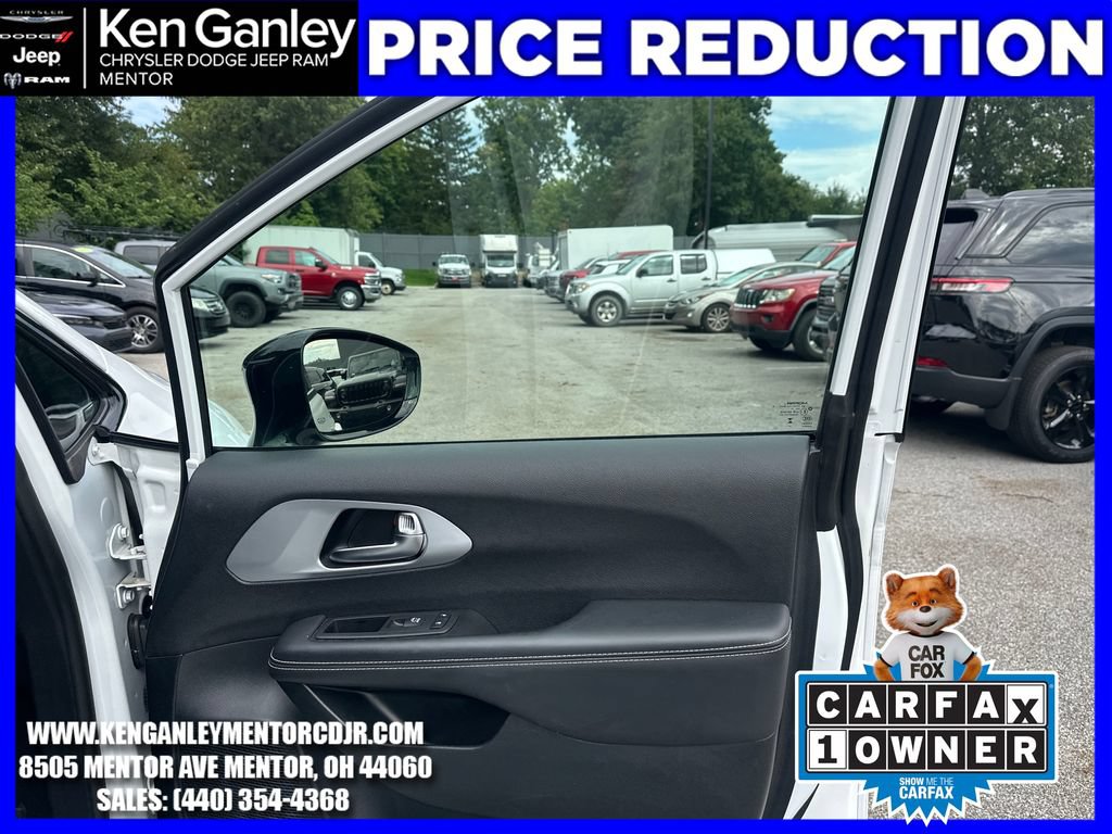 Certified 2025 Chrysler Pacifica Limited FWD image 25