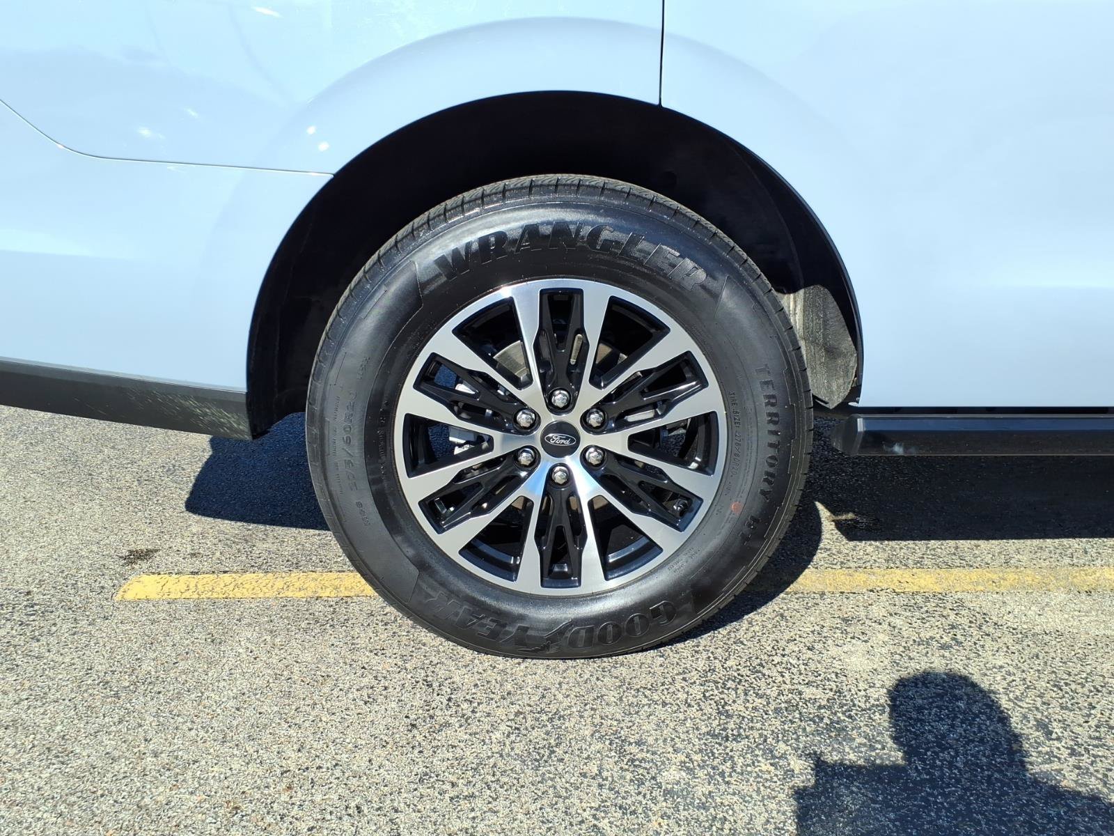Used 2025 Ford Expedition Platinum AWD/4WD image 7