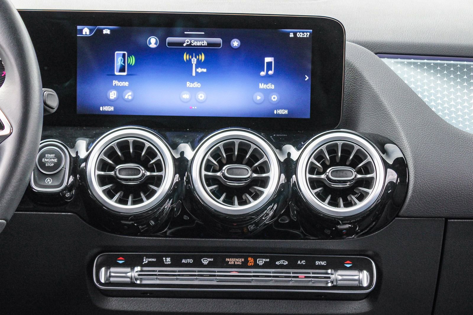 Used 2025 Mercedes-Benz GLA 250 4MATIC image 15