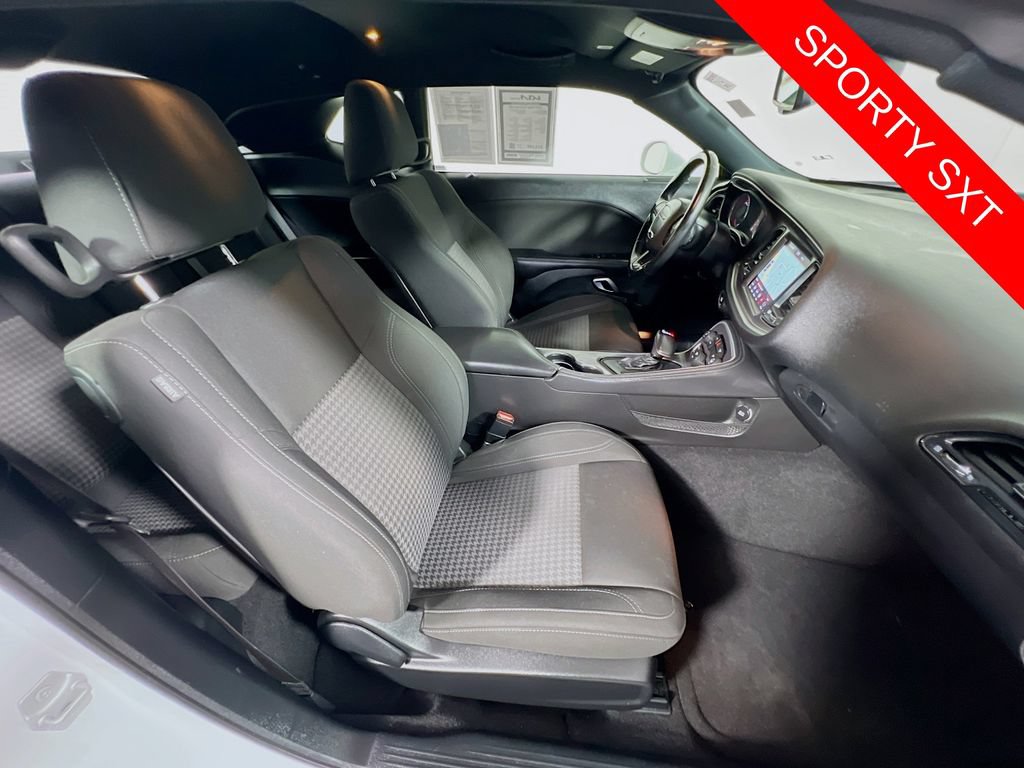 Used 2019 Dodge Challenger SXT RWD image 27