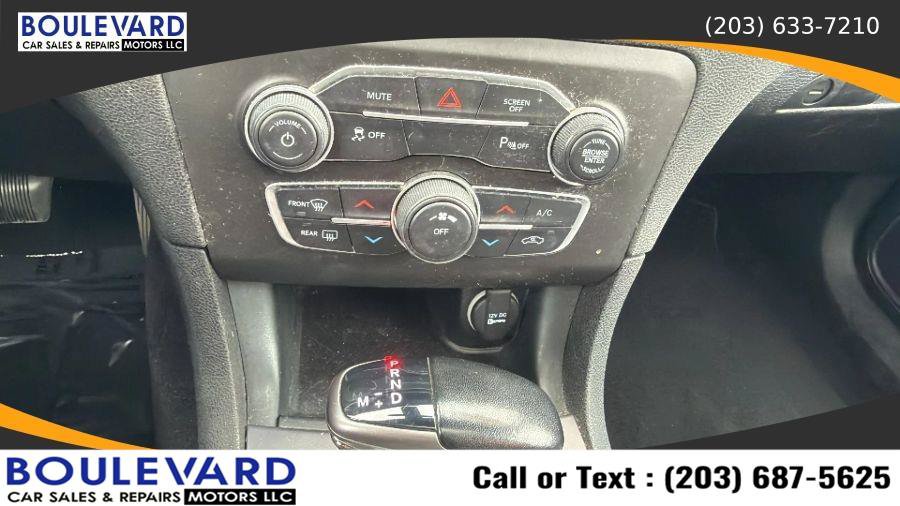 Used 2022 Dodge Charger SXT w/ Leather Interior Group RWD image 17