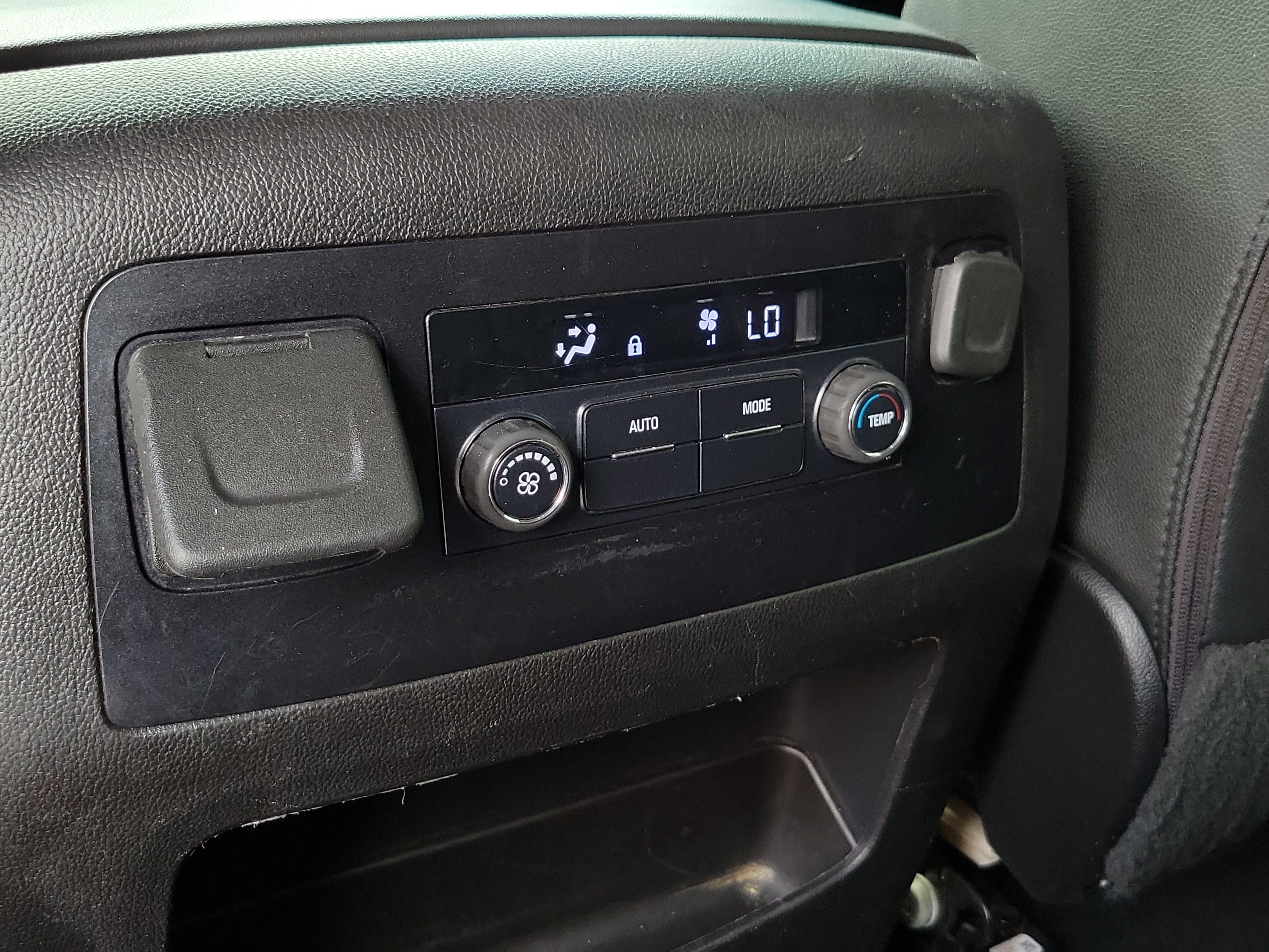Used 2020 Chevrolet Tahoe LT RWD image 17