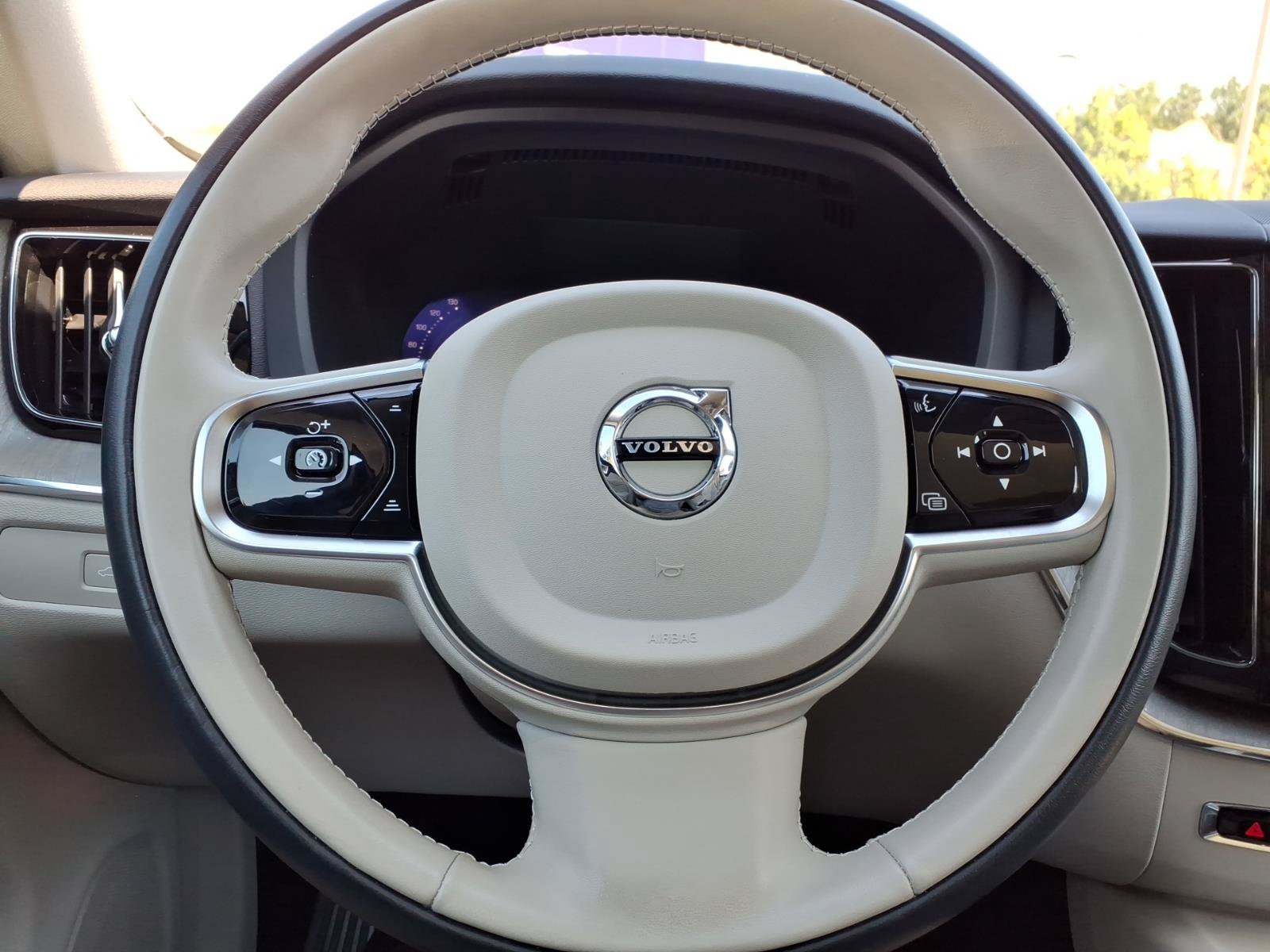 Certified 2024 Volvo XC60 B5 Plus w/ Protection Package Premier AWD/4WD image 26