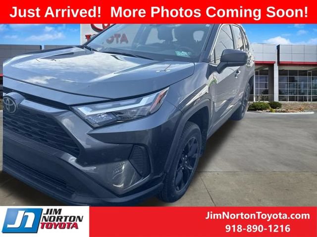 Used 2023 Toyota RAV4 LE FWD image 4