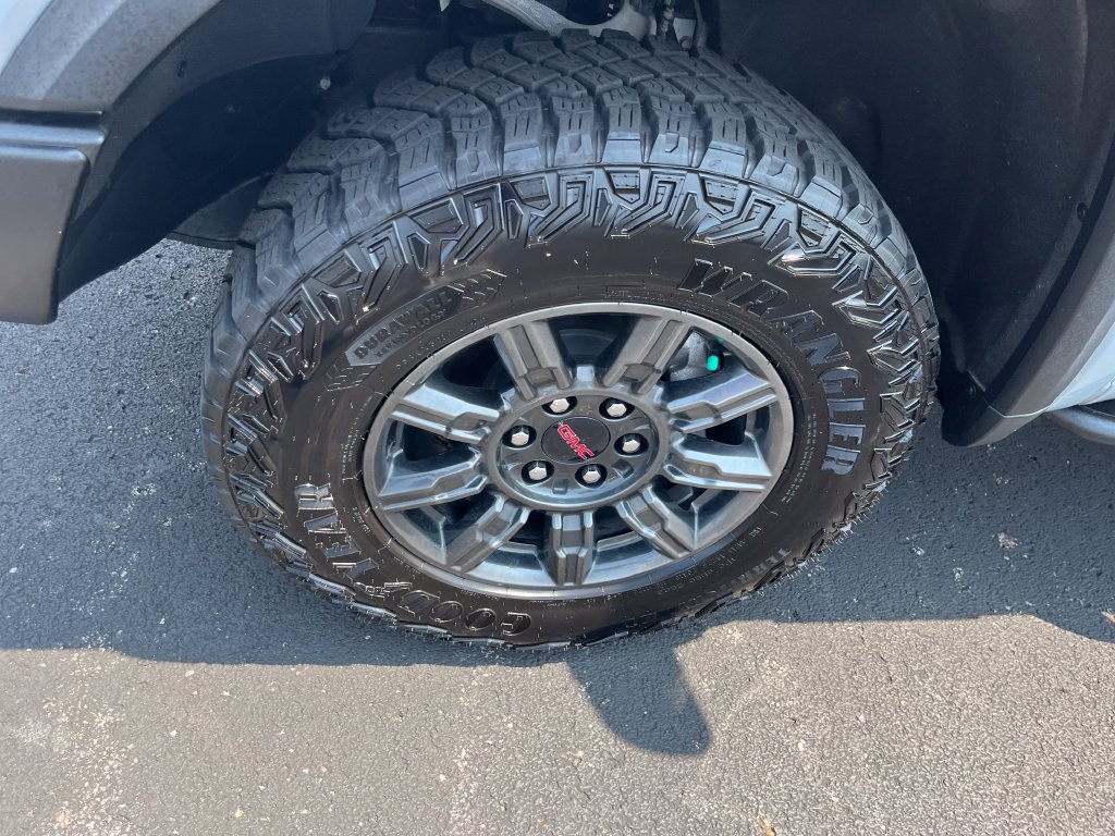Used 2024 GMC Sierra 1500 AT4X AWD/4WD image 9