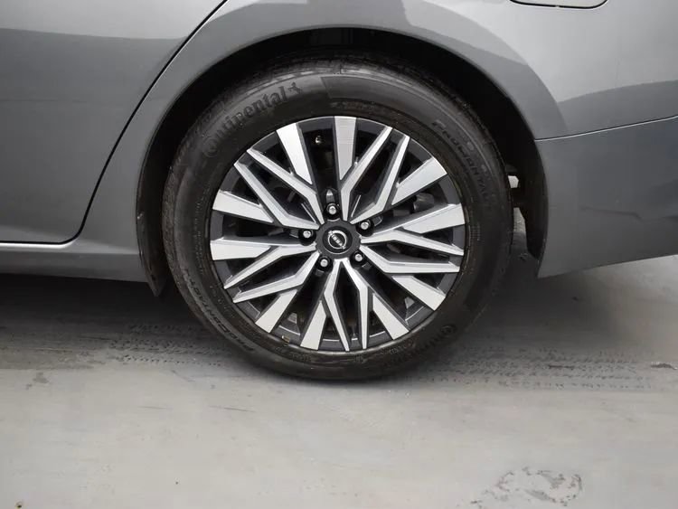 Used 2025 Nissan Altima 2.5 SV image 34