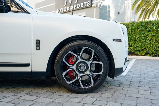 Used 2023 Rolls-Royce Cullinan Black Badge w/ Driver's Package image 32