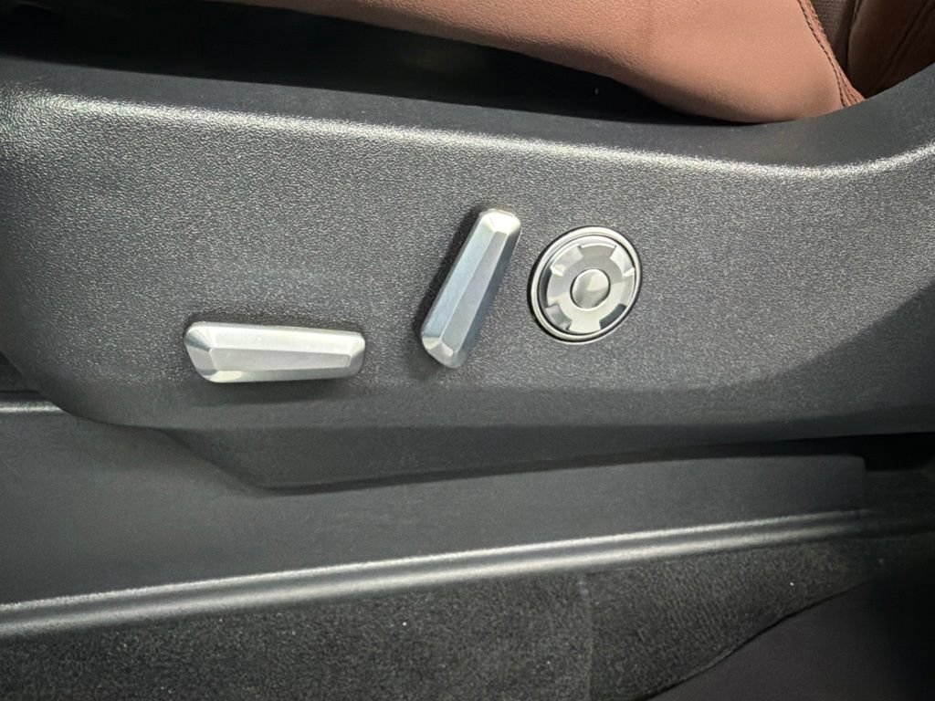 New 2026 Lincoln Navigator Reserve AWD/4WD image 28