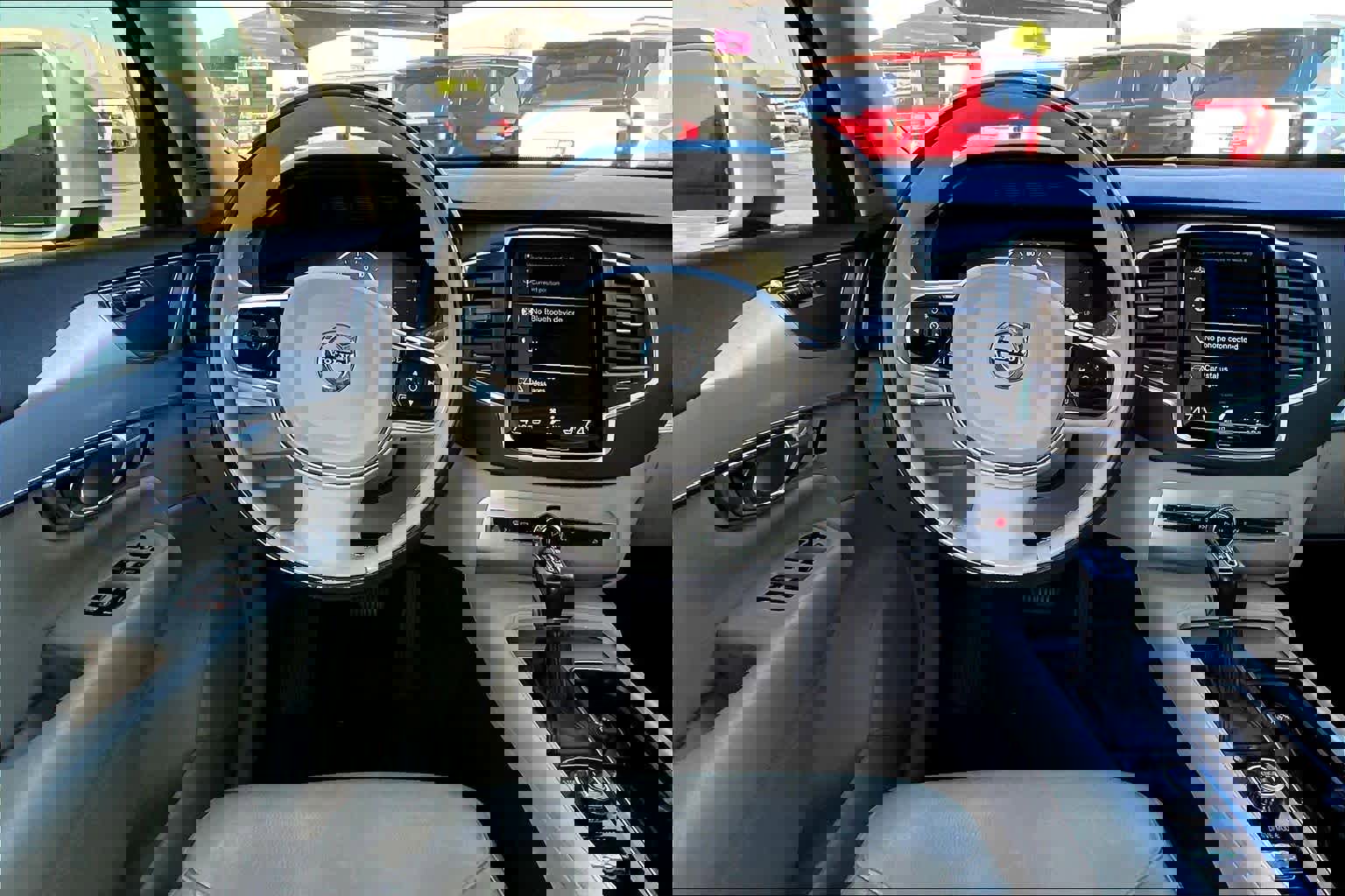 Used 2017 Volvo XC90 T5 Momentum w/ Vision Package image 6