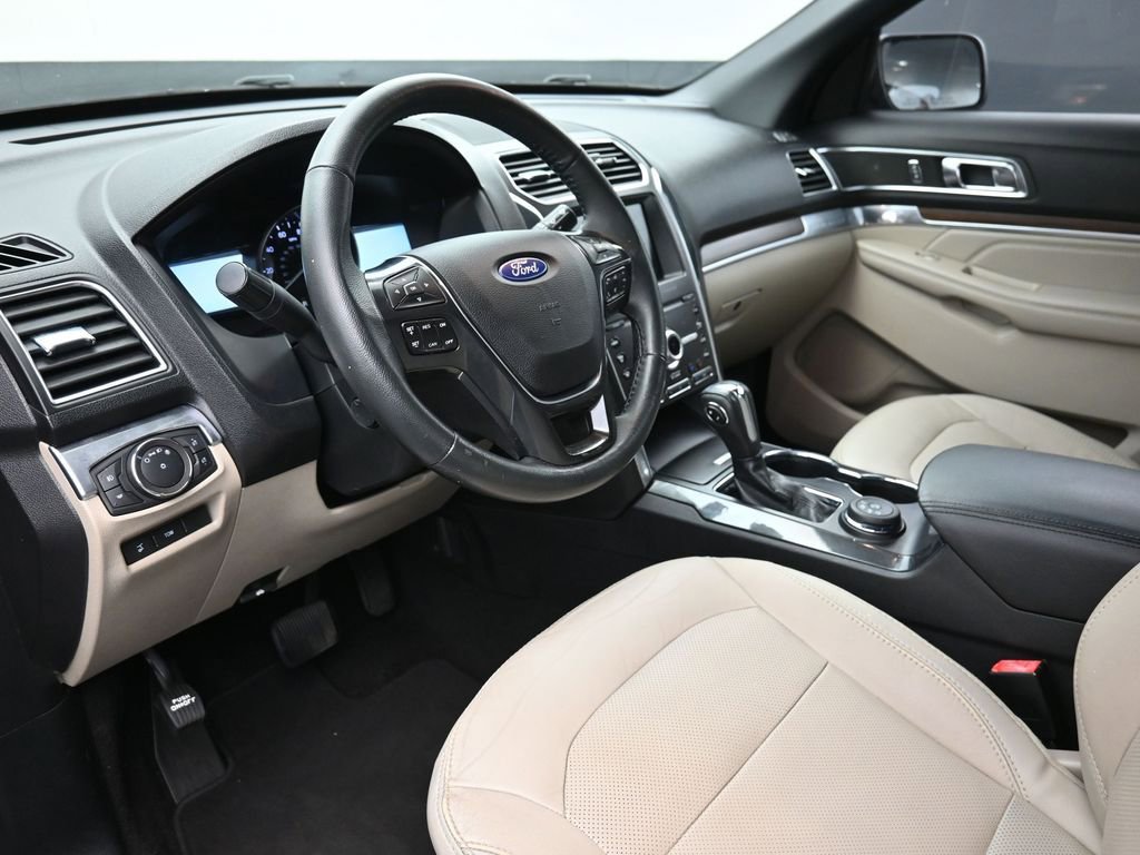 Used 2019 Ford Explorer Limited w/ Class III Trailer Tow Package AWD/4WD image 18