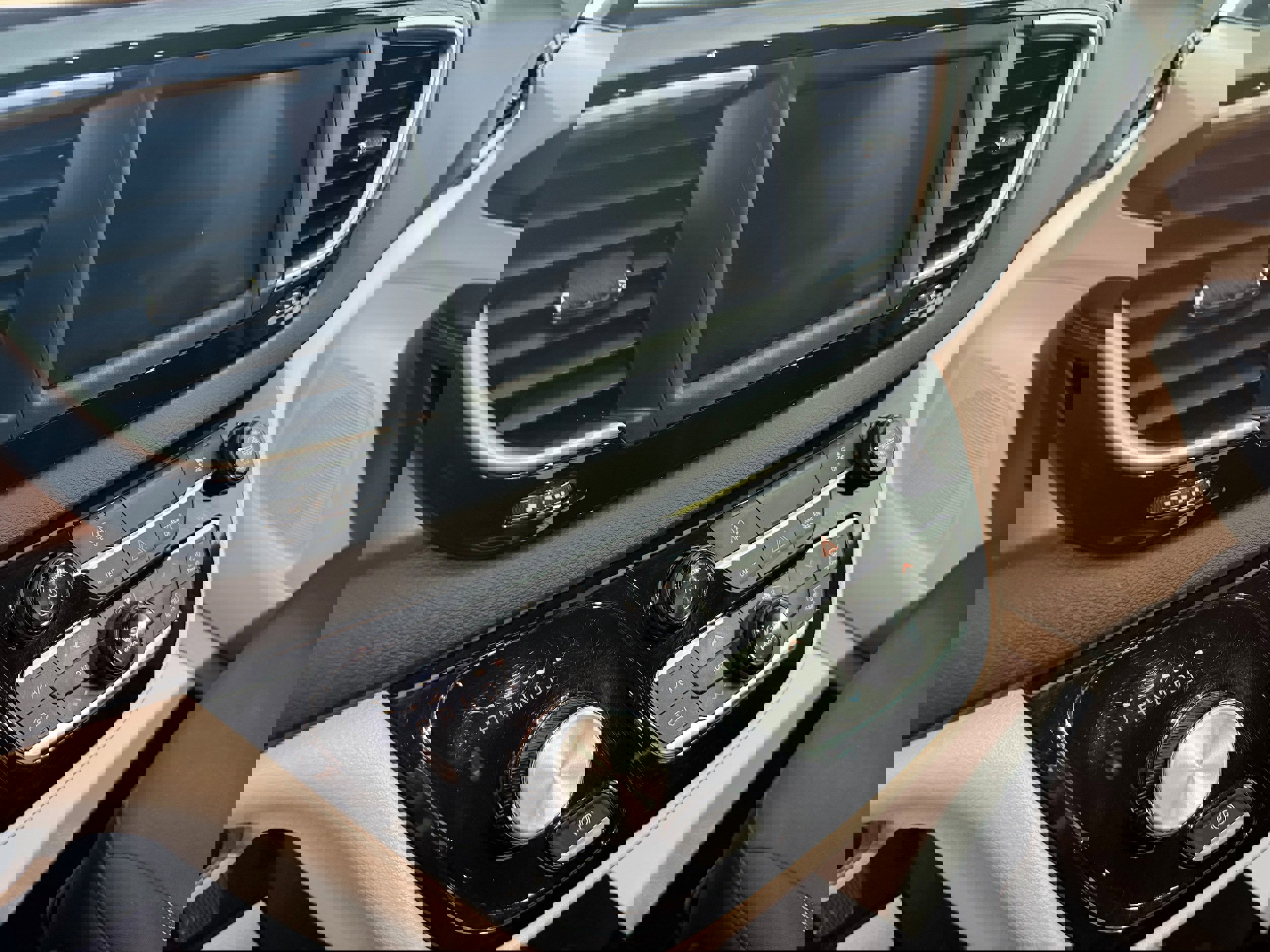 Used 2024 Chrysler Voyager LX image 11