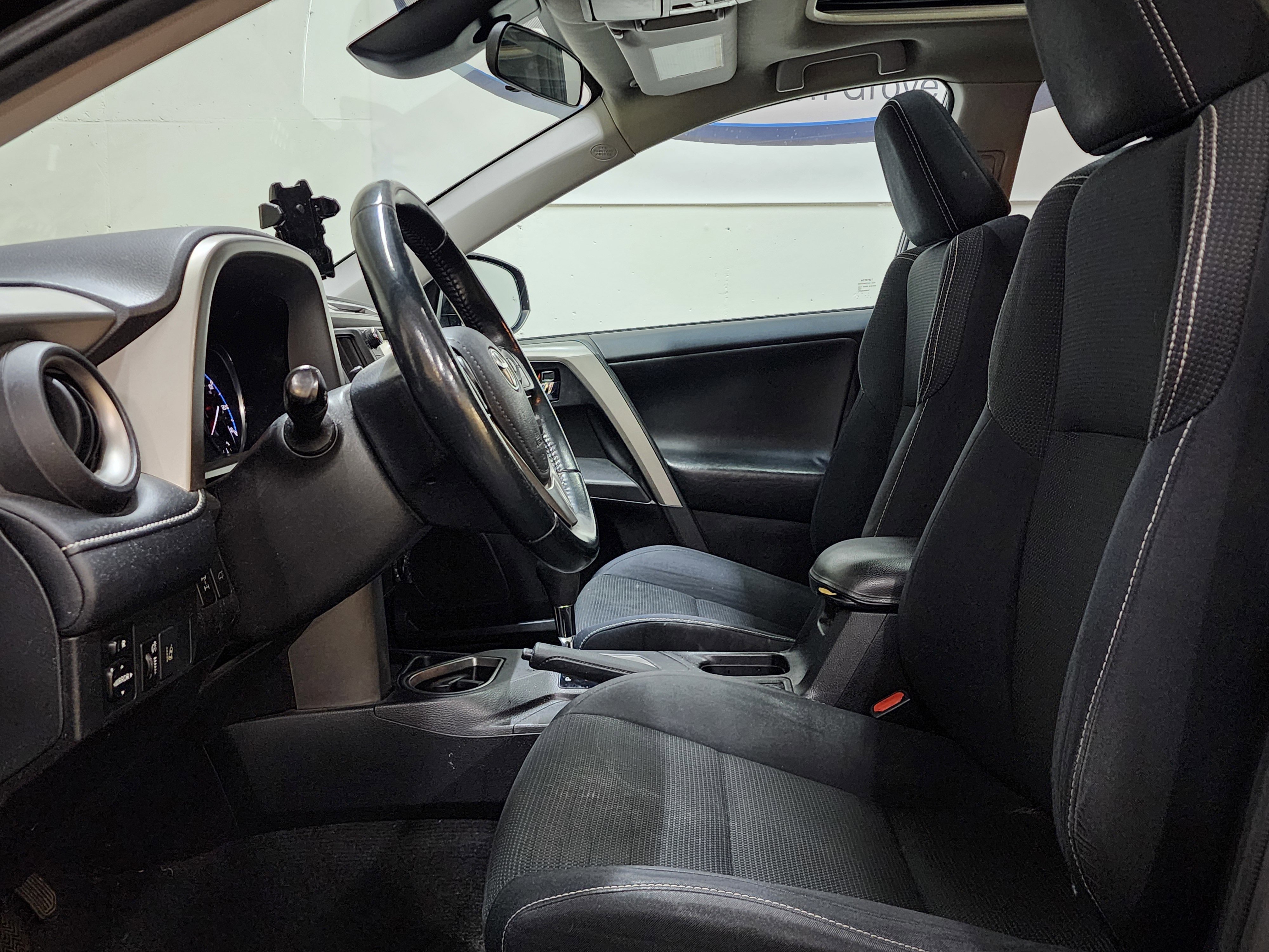 Used 2016 Toyota RAV4 XLE w/ Convenience Package image 11