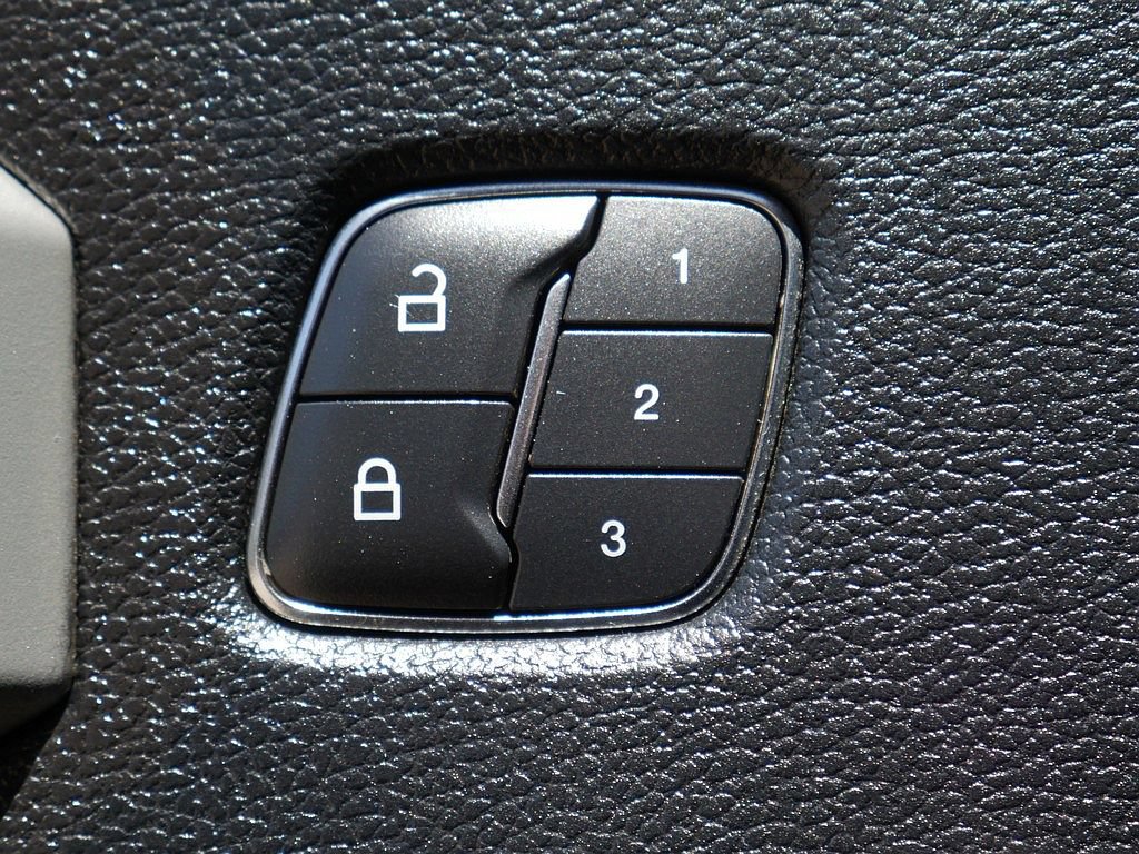 Used 2018 Ford F350 Lariat w/ Chrome Package AWD/4WD image 27