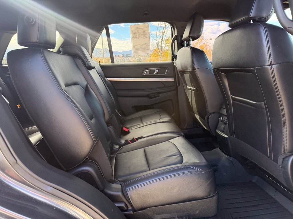 Used 2018 Ford Explorer XLT w/ Equipment Group 202A AWD/4WD image 27